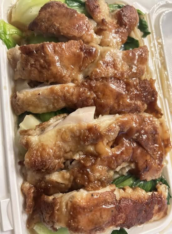 fried chicken with seasonal vegetable rice noodle 時菜燒雞炒河